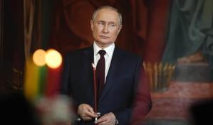 Putin asiste a la vigilia pascual en la Catedral de Cristo Redentor en Moscú