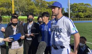 Trevor Bauer, descartado en MLB, debuta en Japón