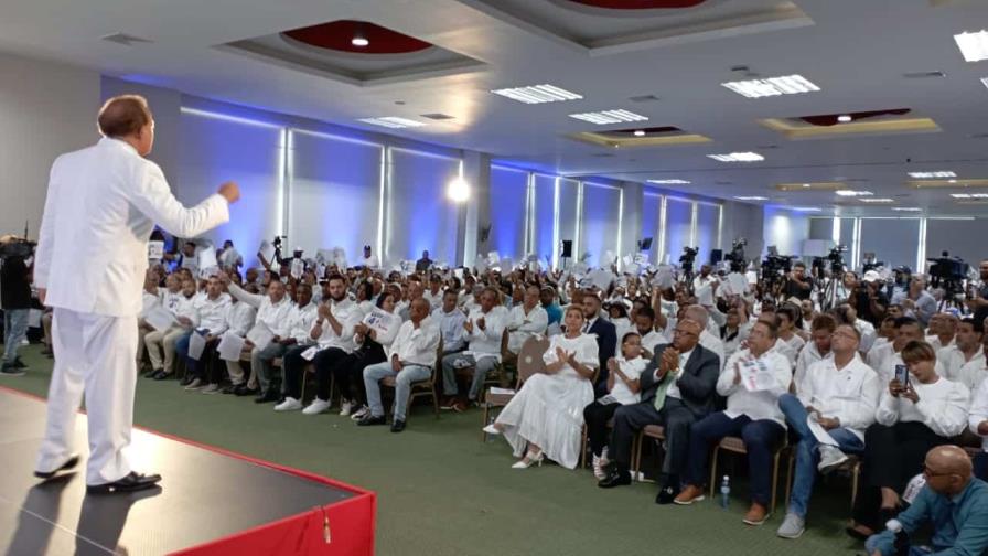 Movimiento juramenta en Santiago a simpatizantes de la reelección