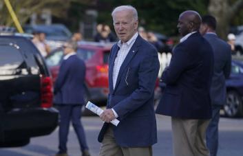 Biden se opone a un proyecto que impediría competir a atletas transgénero