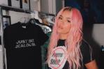 Karol G estrena melena rosa y la acusan de copiar a Yailin La Más Viral Karol G estrena melena rosa y la acusan de copiar a Yailin La Más Viral