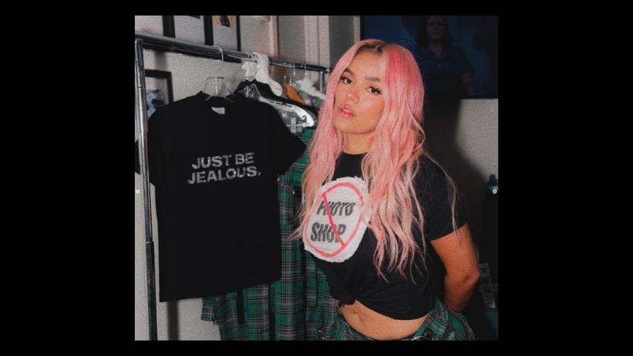 Karol G estrena melena rosa y la acusan de copiar a Yailin La Más Viral