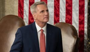 McCarthy critica en Wall Street política económica irresponsable de Biden