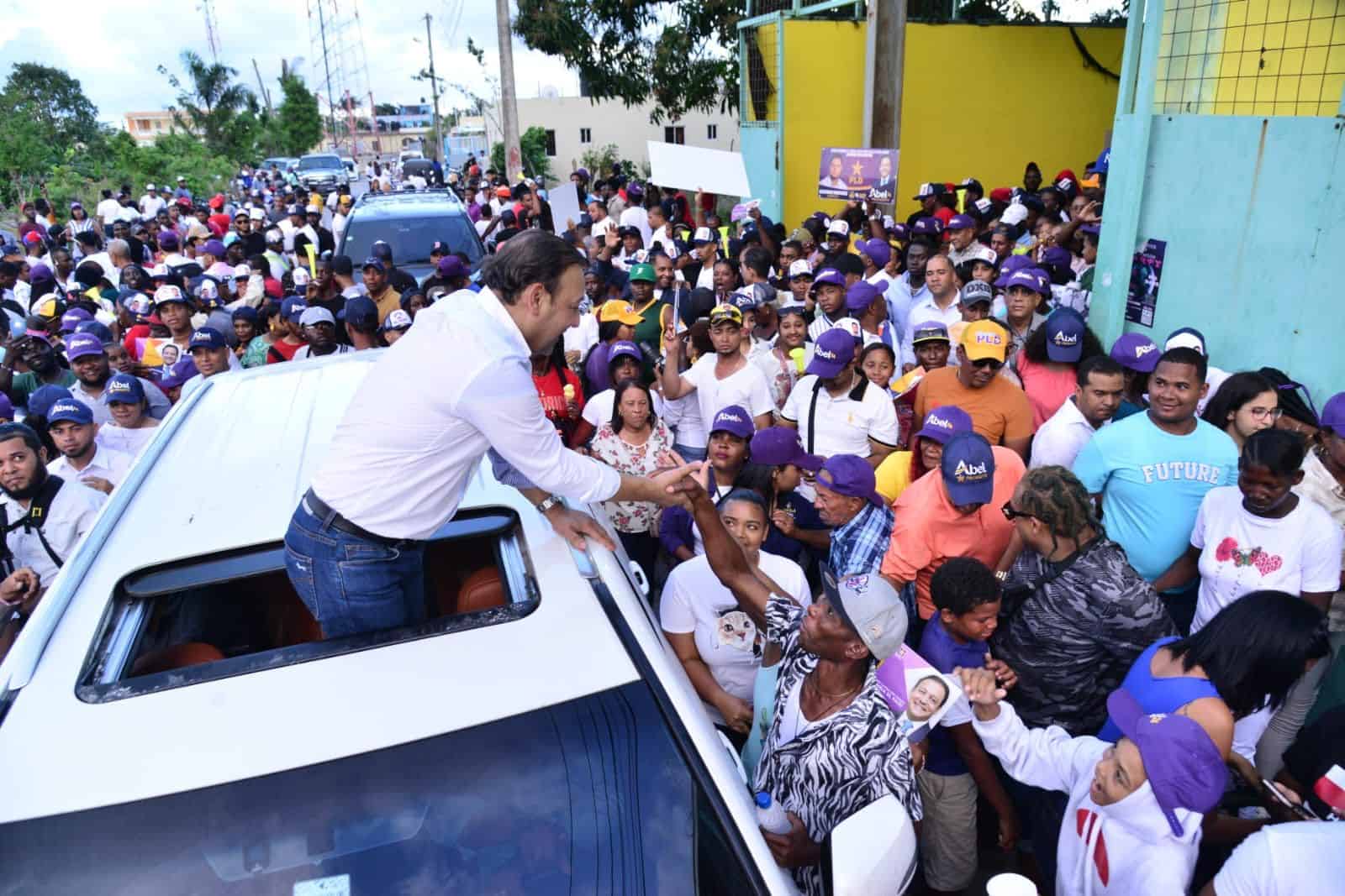 Abel Martínez llama a simpatizantes a trabajar duro para seguir creciendo. 