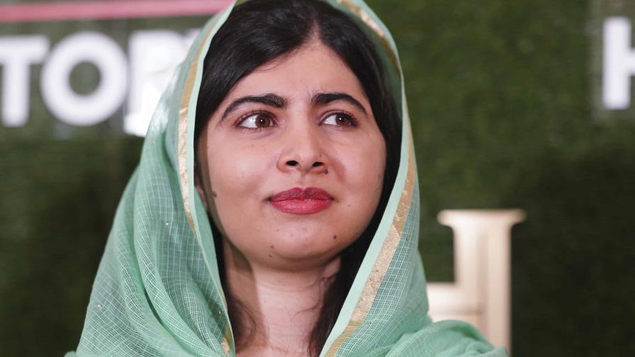 Malala Yousafzai trabaja en su libro “más personal” Malala Yousafzai trabaja en su libro “más personal”