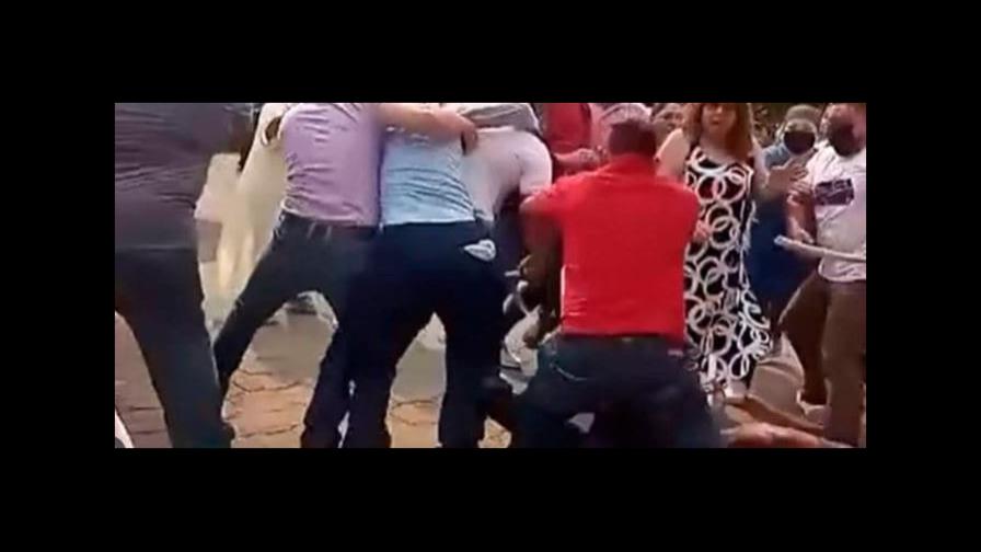 Varios lesionados en protesta violenta en un hospital del norte de Honduras Varios lesionados en protesta violenta en un hospital del norte de Honduras