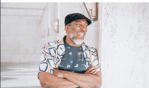 Chichí Peralta estrena Caminando por Quisqueya