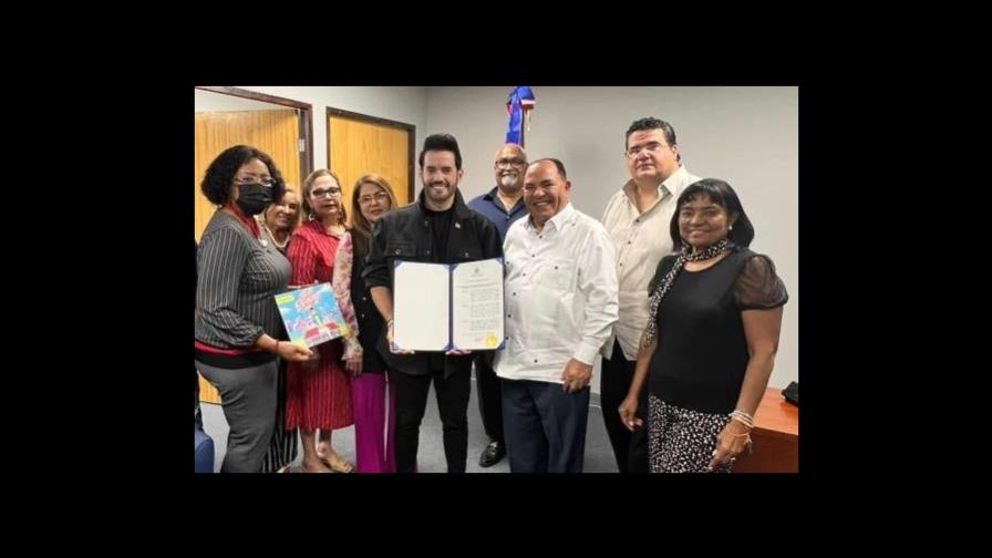 Manny Cruz es exaltado como Persona Distinguida por el consulado dominicano en PR