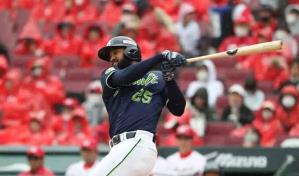 Dominicano Domingo Santana bate&oacute; dos hits en triunfo de Swallows en Liga Japonesa