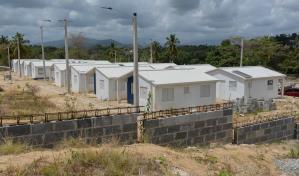 Damnificados del huracán Georges en San Cristóbal demandan entrega de viviendas