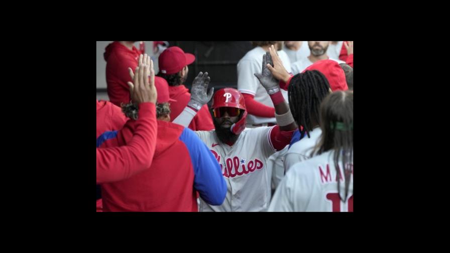 Harrison impulsa 4; Filis doblegan a Medias Blancas