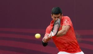 Djokovic remonta para derrotar a adolescente en Bosnia