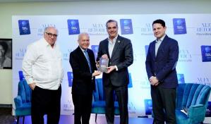 Rafael N&uacute;&ntilde;ez pone en circulaci&oacute;n su libro, "Nueva Ret&oacute;rica: nuevos c&oacute;digos, nueva sociedad"