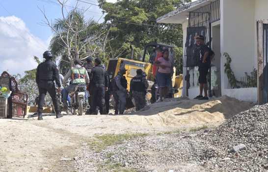 Cuatro personas heridas y decenas de casas derribadas durante desalojo en Marañón