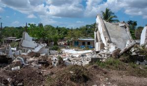 Senador Antonio Taveras media en desalojo en barrio Marañón, Santo Domingo Norte