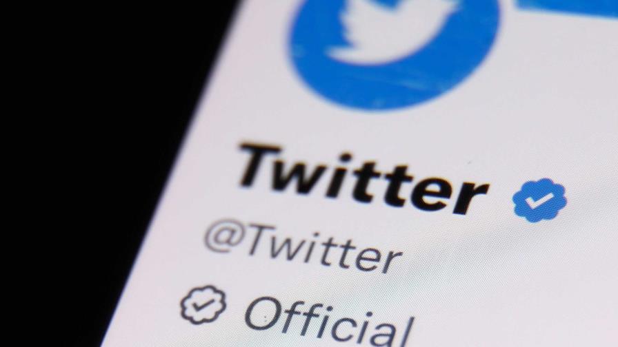 Twitter retira marca de verificación azul a los usuarios que no paguen suscripción Twitter retira marca de verificación azul a los usuarios que no paguen suscripción