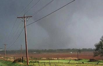 Dos muertos por tormentas y tornados en el centro de EE.UU.