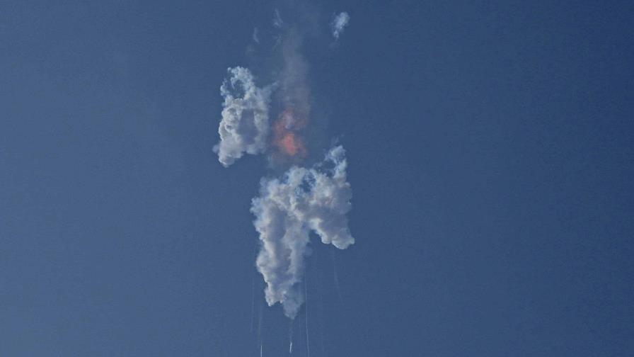 Explota el Starship en los cielos de Texas poco después de despegar