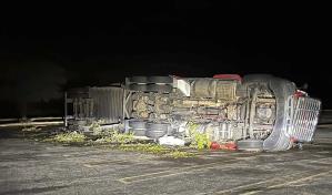 Suben a tres los muertos por tornados en el centro de EE.UU.; pronostican más tormentas