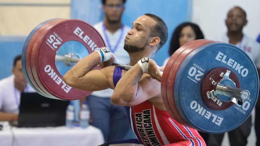 Cedeño gana tres medallas de plata en clasificatorio de pesas