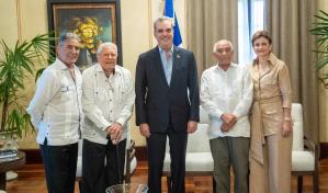 Abinader y Raquel Pe&ntilde;a reciben a Rafael Solano, Fernando Casado y Nin&iacute; C&aacute;ffaro