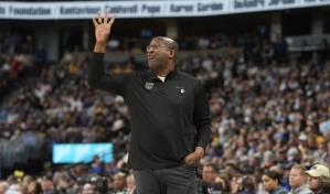 Brown, de Kings, gana premio al Entrenador del Año