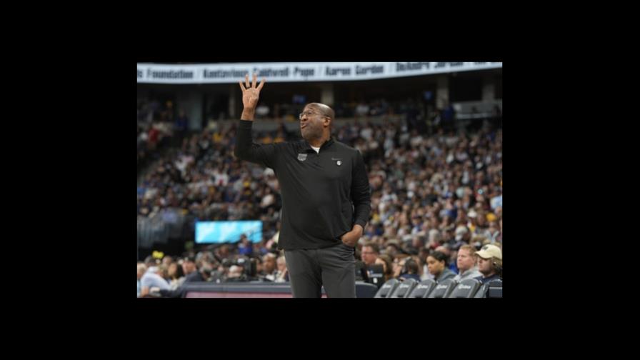 Brown, de Kings, gana premio al Entrenador del Año