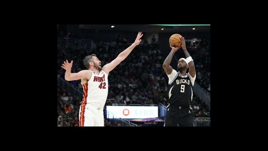 Bucks atinan 25 triples y derrotan a Heat