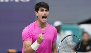 Alcaraz avanza a cuartos de final en Barcelona