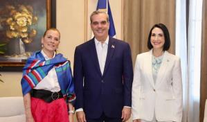 Primera dama de México llega a Palacio Nacional a entregar obsequios a Luis Abinader