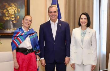 Primera dama de México llega a Palacio Nacional a entregar obsequios a Luis Abinader