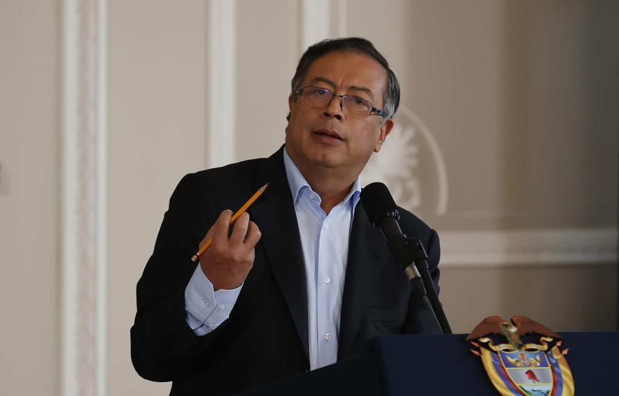 Presidente de Colombia reconoce independencia de la Fiscalía tras declararse jefe del fiscal Barbosa