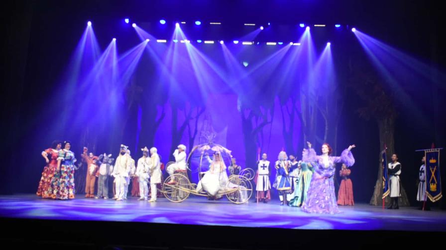 Las últimas funciones de La Cenicienta en el Teatro Nacional