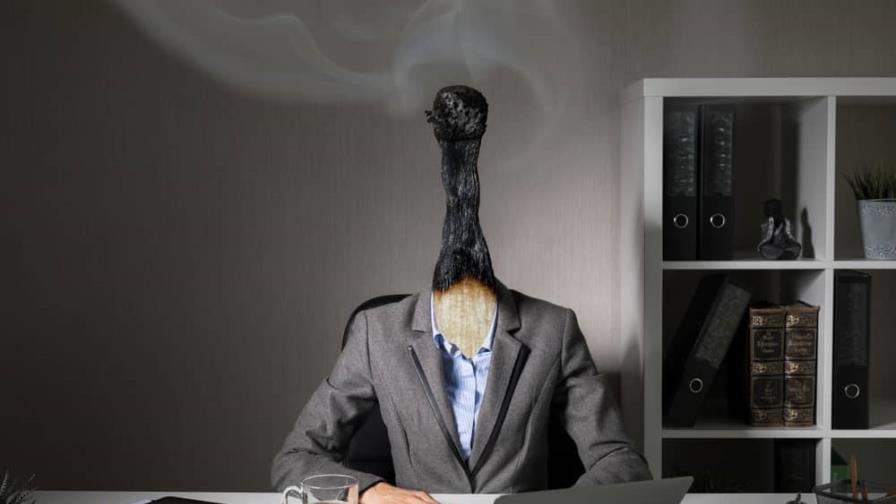 El agotamiento invisible: cómo está afectando el burnout a los profesionales de hoy El agotamiento invisible: cómo está afectando el burnout a los profesionales de hoy