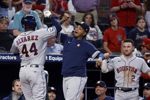 En duelo de campeones recientes, Astros vencen a Bravos