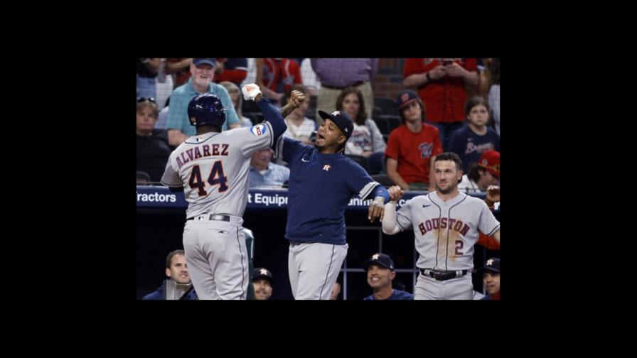En duelo de campeones recientes, Astros vencen a Bravos