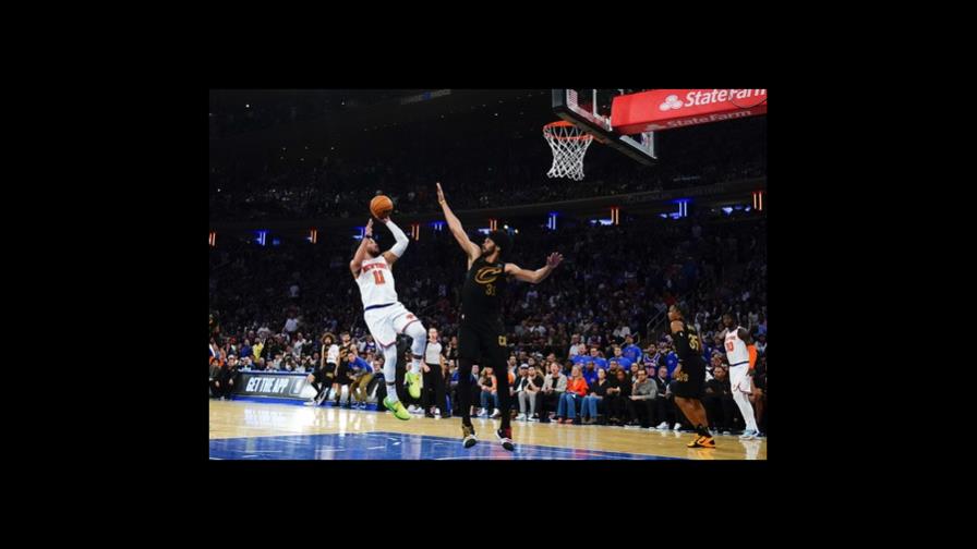 Knicks aplastan por a Cavs, se van arriba 2-1