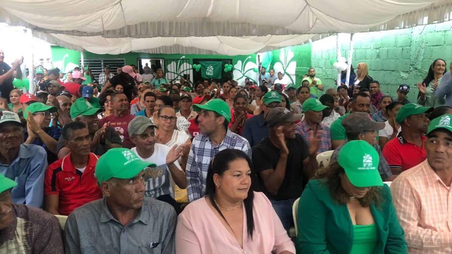 Exdirigentes de PRM y PLD se juramentan con la Fuerza del Pueblo