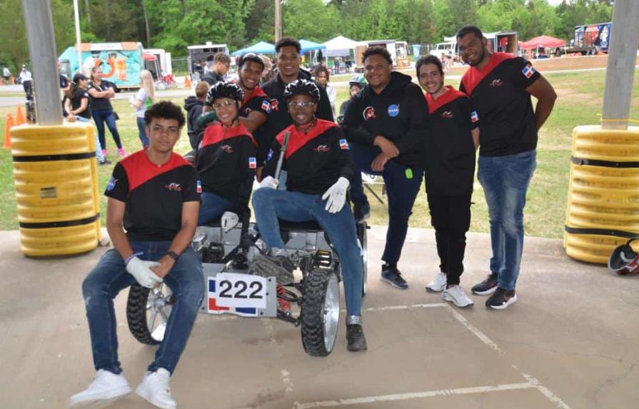 El equipo Armstrong de Loyola representa a RD en competencia de la NASA