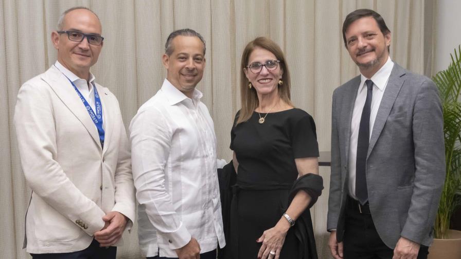 Antilles Medical ofrece conferencia con el Dr. Manoel Galvao Neto Antilles Medical ofrece conferencia con el Dr. Manoel Galvao Neto