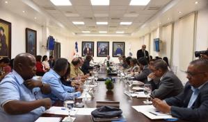 Consejo de Educación se reúne y analiza preparativos del nuevo año escolar