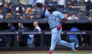 Guerrero Jr. jonronea; colabora para primera serie perdida de Yanquis