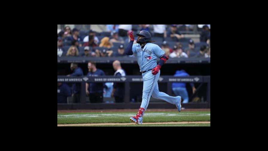 Guerrero Jr. jonronea; colabora para primera serie perdida de Yanquis