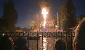 Dragón se incendia en el parque Disneyland de California