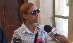 Mujer denuncia tribunal puso en libertad a su expareja, quien la amenaza de muerte