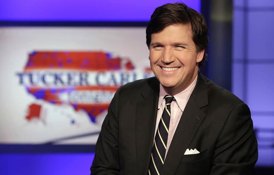 Sacan a Tucker Carlson Fox News, el periodista más popular del canal