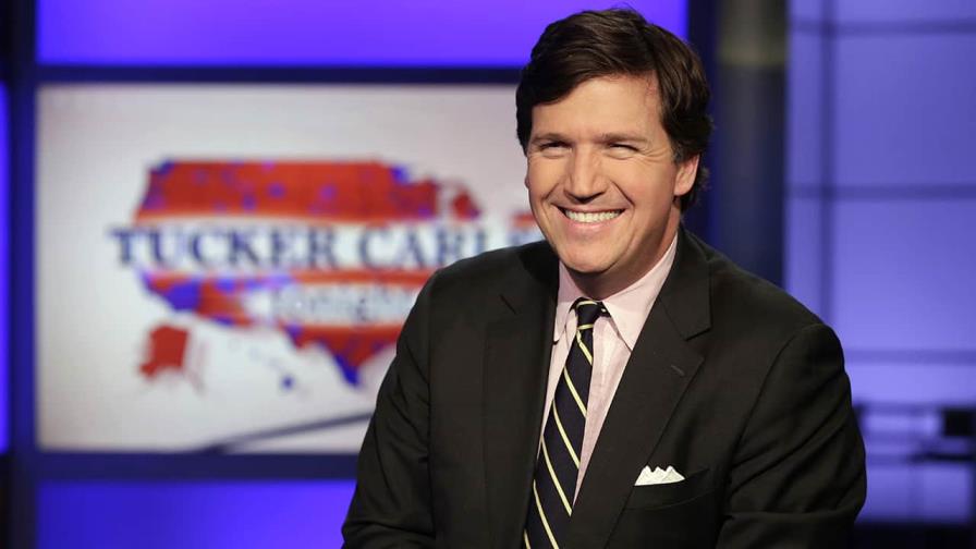 Sacan a Tucker Carlson Fox News, el periodista más popular del canal