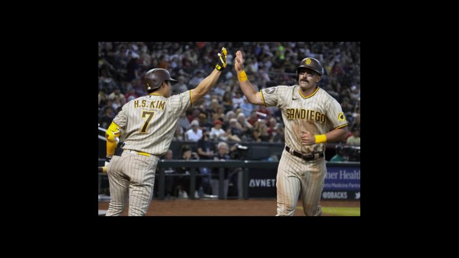 Carpenter impulsa cinco en triunfo de Padres sobre Diamondbacks Carpenter impulsa cinco en triunfo de Padres sobre Diamondbacks