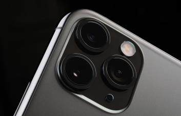 ¿Cómo evitar que te espíen a través de la cámara de tu iPhone?
