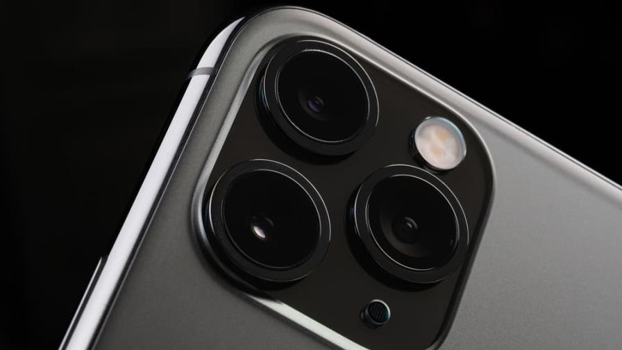 ¿Cómo evitar que te espíen a través de la cámara de tu iPhone?